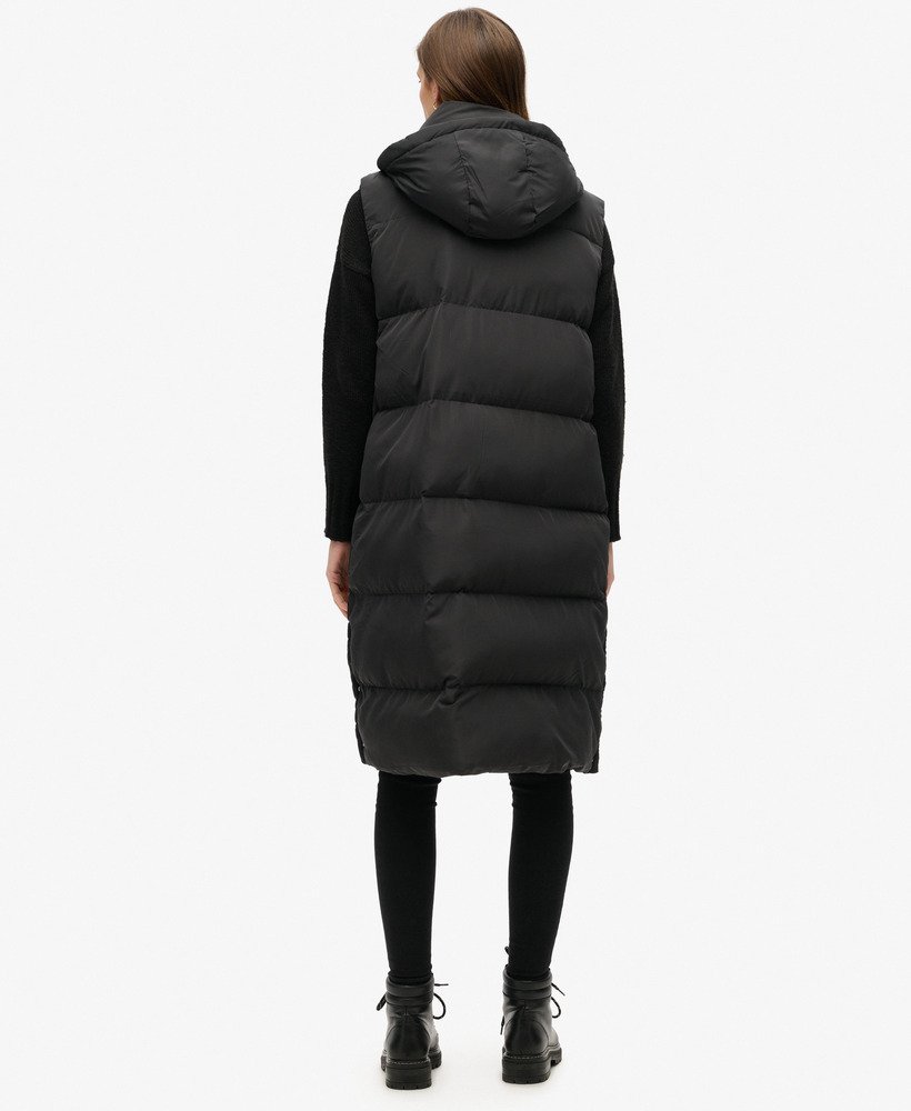 colete puffer longo com capuz na cor preta