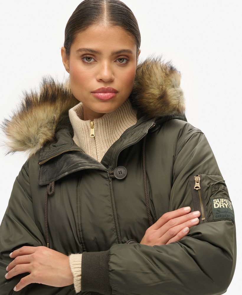 jaqueta bomber militar ma1 com capuz na cor cáqui escuro