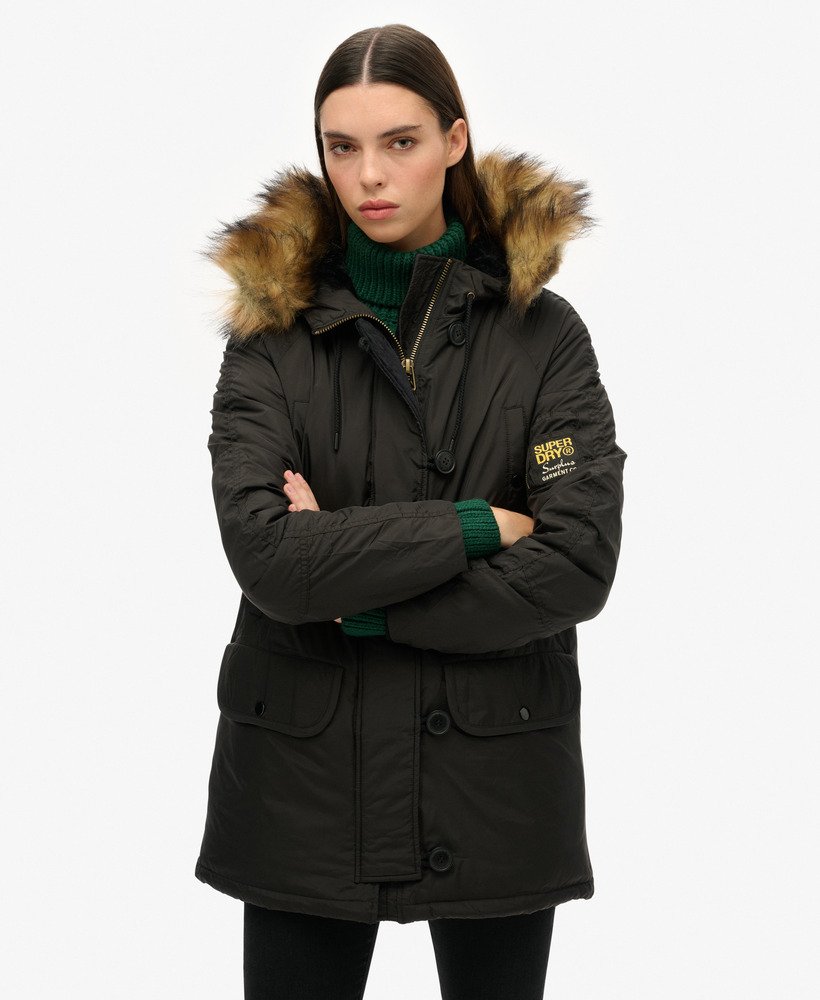 casaco parka militar ma1 com capuz na cor preta.