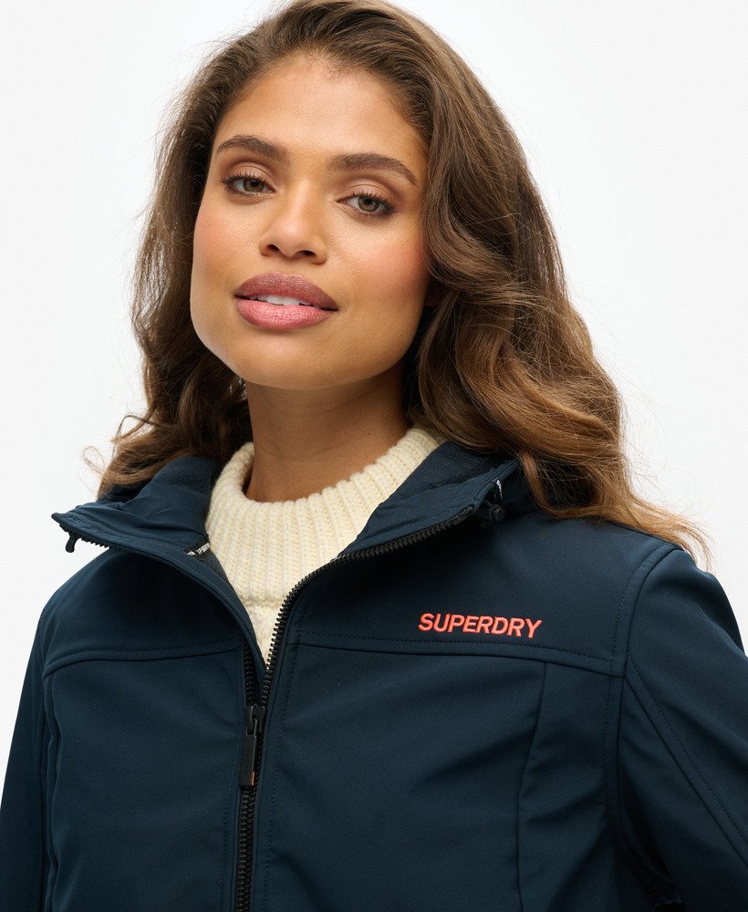 jaqueta softshell com capuz code trekker na cor azul marinho eclipsecoral