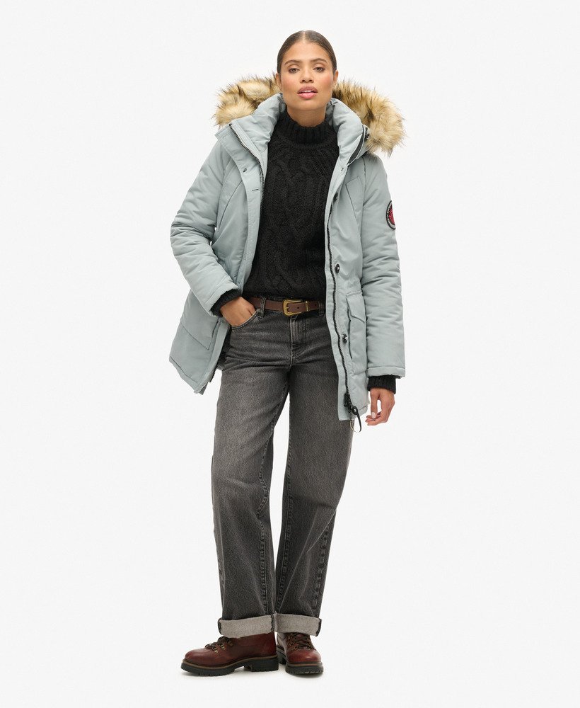 casaco parka com capuz em pele sintética everest na cor cinza skylark