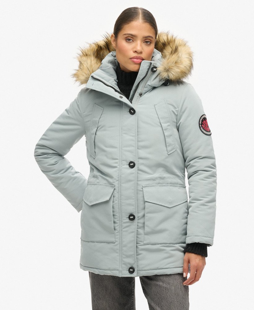 casaco parka com capuz em pele sintética everest na cor cinza skylark