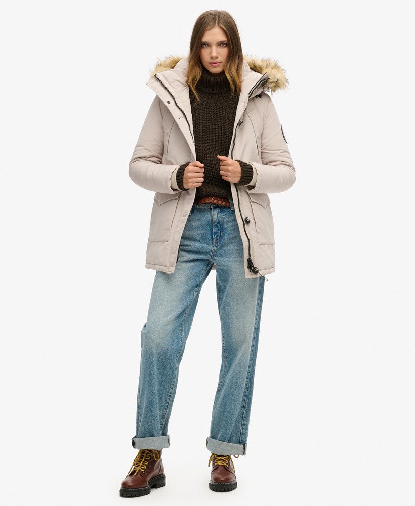 casaco parka com capuz em pele sintética everest na cor cinza chateau.