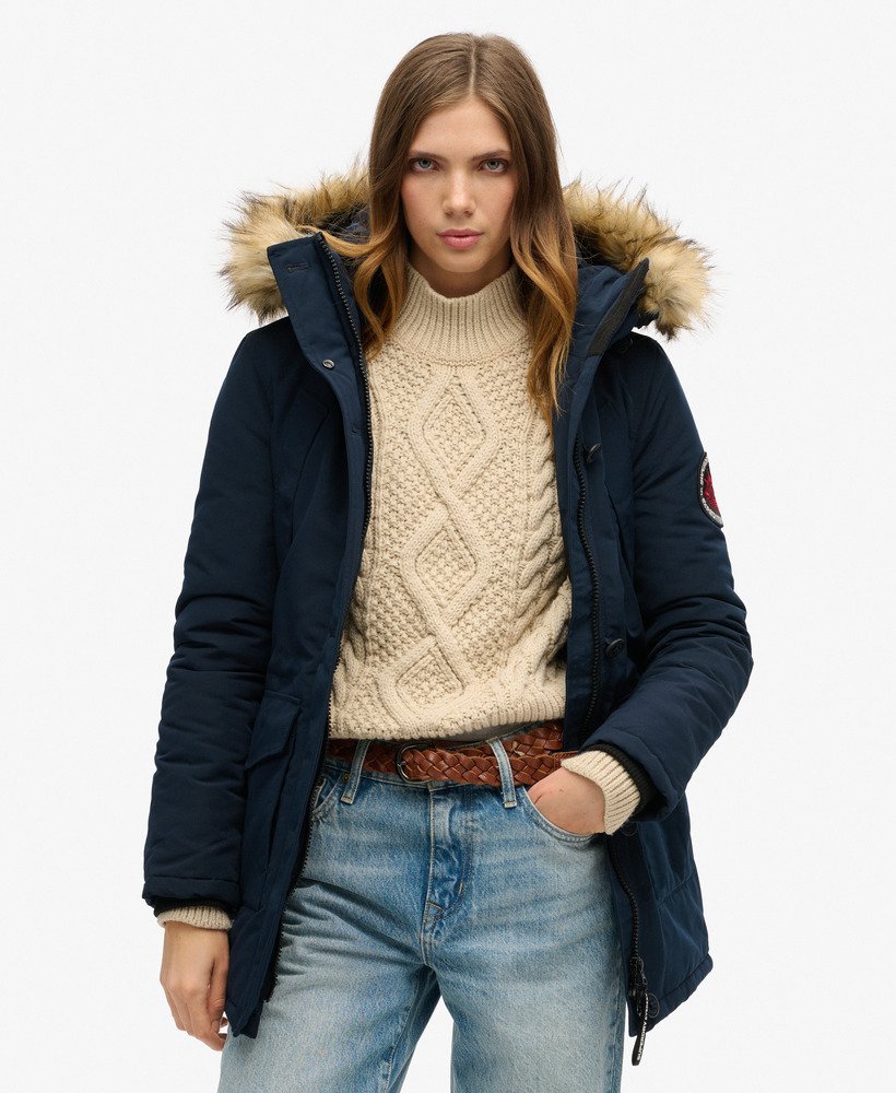 casaco parka com capuz everest em pele sintética na cor nordic chrome navy.