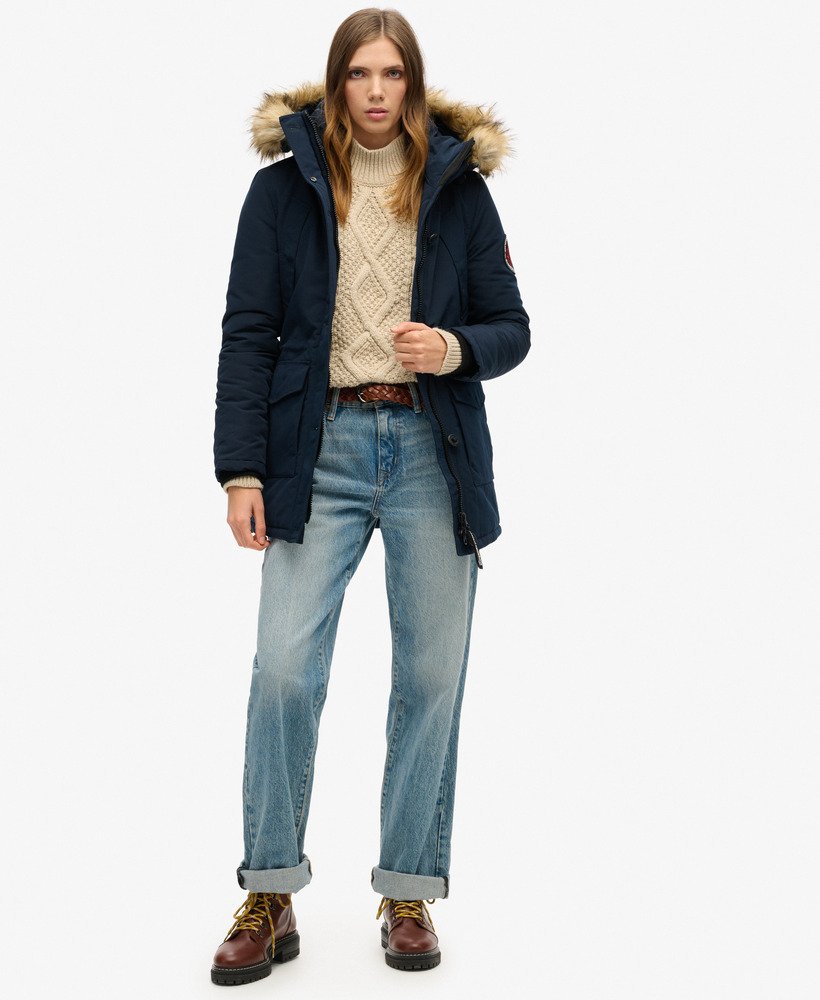 casaco parka com capuz everest em pele sintética na cor nordic chrome navy.