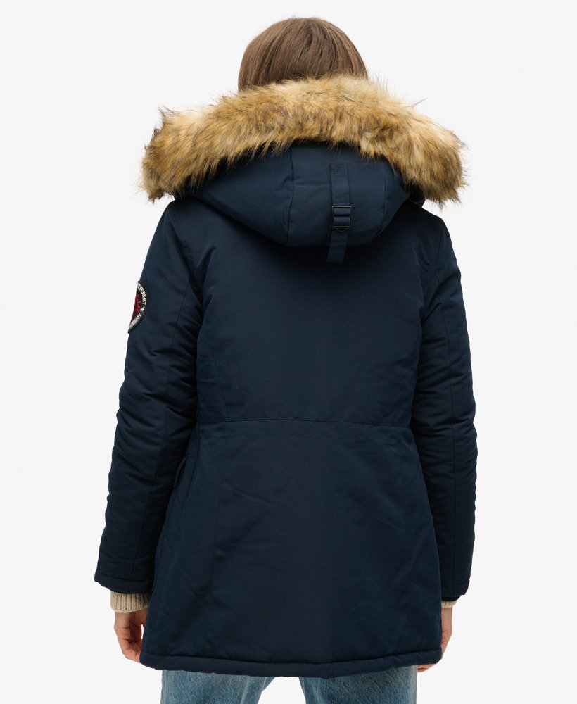 casaco parka com capuz everest em pele sintética na cor nordic chrome navy.