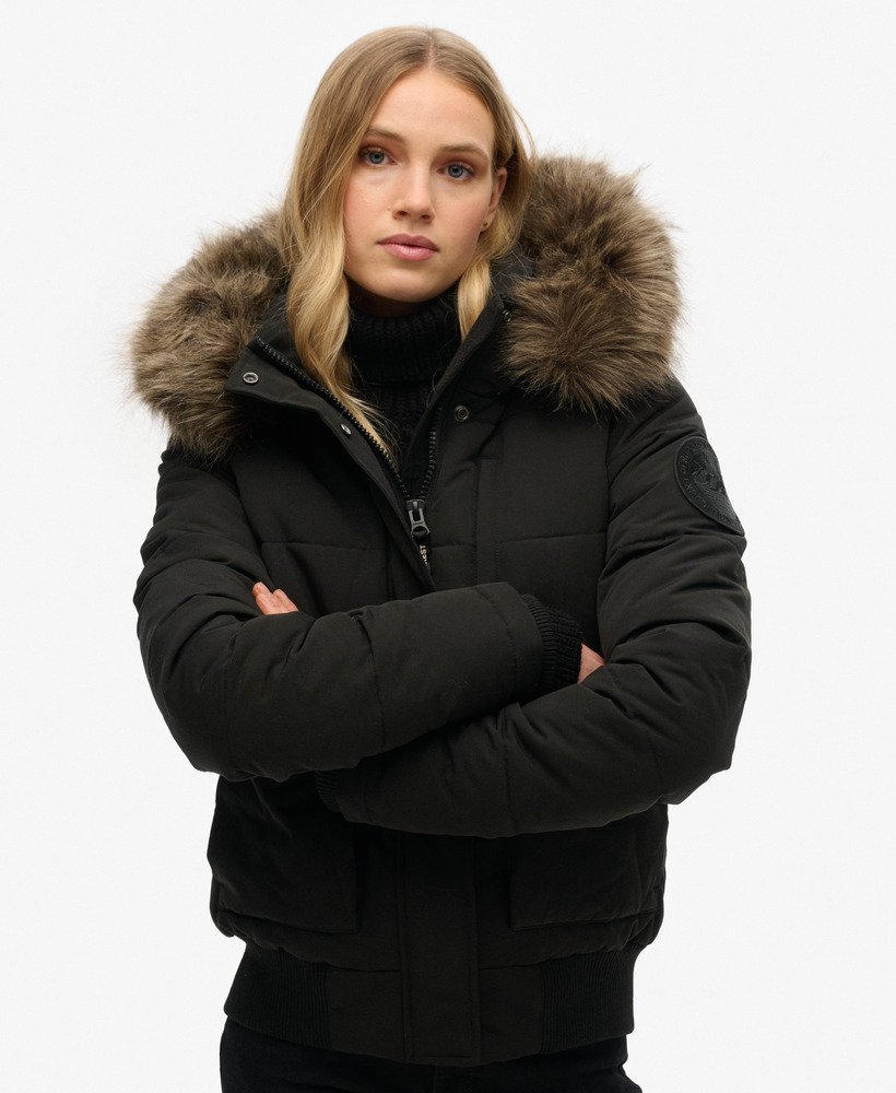 jaqueta bomber com capuz everest na cor preto jato