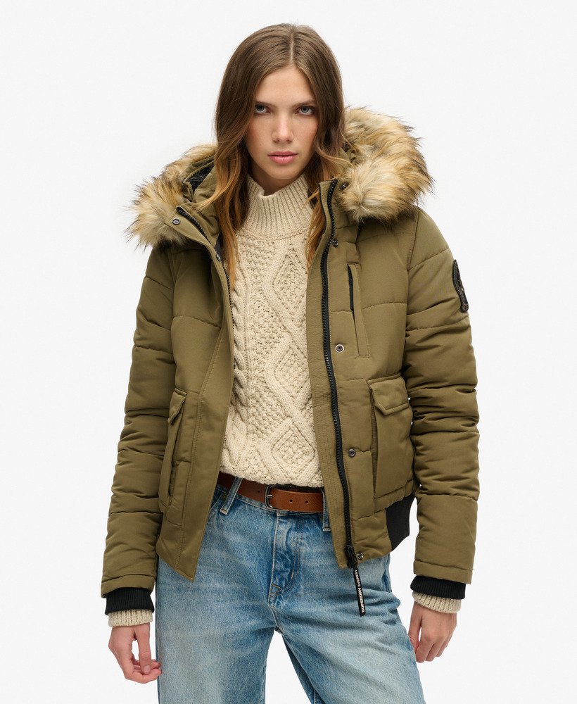 jaqueta bomber com capuz everest na cor verde-oliva militar