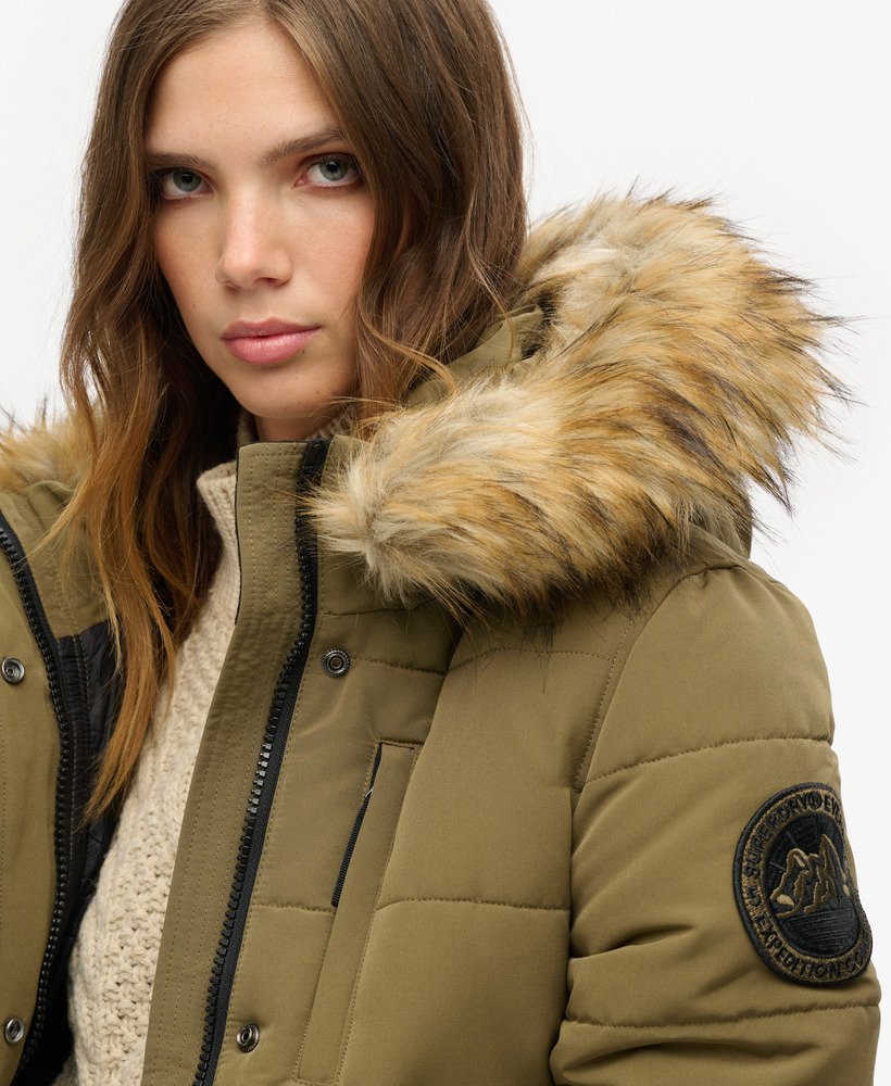 jaqueta bomber com capuz everest na cor verde-oliva militar