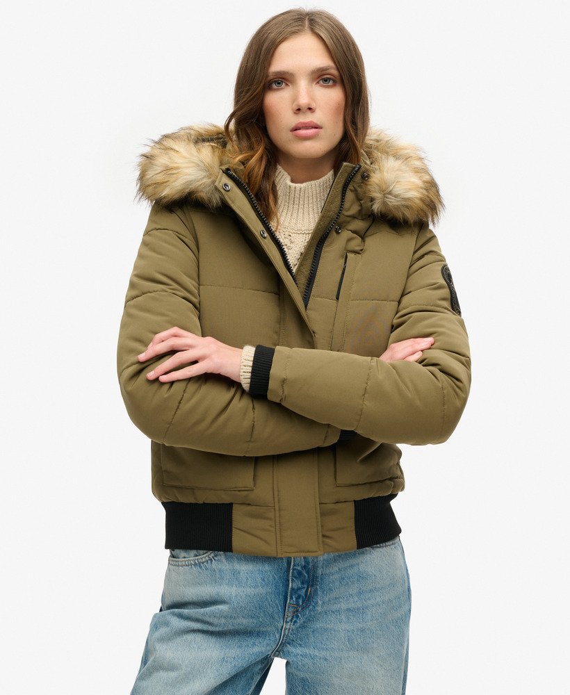 jaqueta bomber com capuz everest na cor verde-oliva militar
