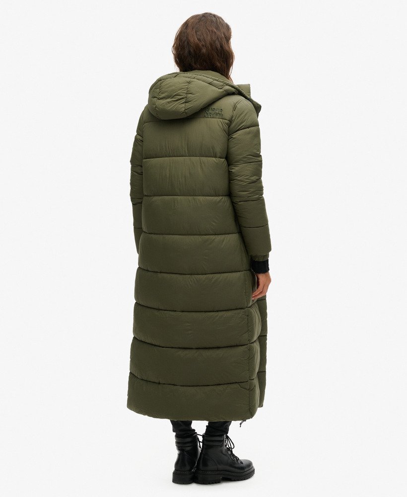casaco puffer longo em ripstop na estampa football dark moss grid.