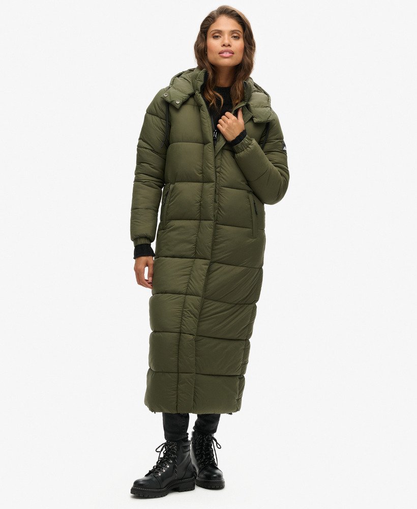 casaco puffer longo em ripstop na estampa football dark moss grid.