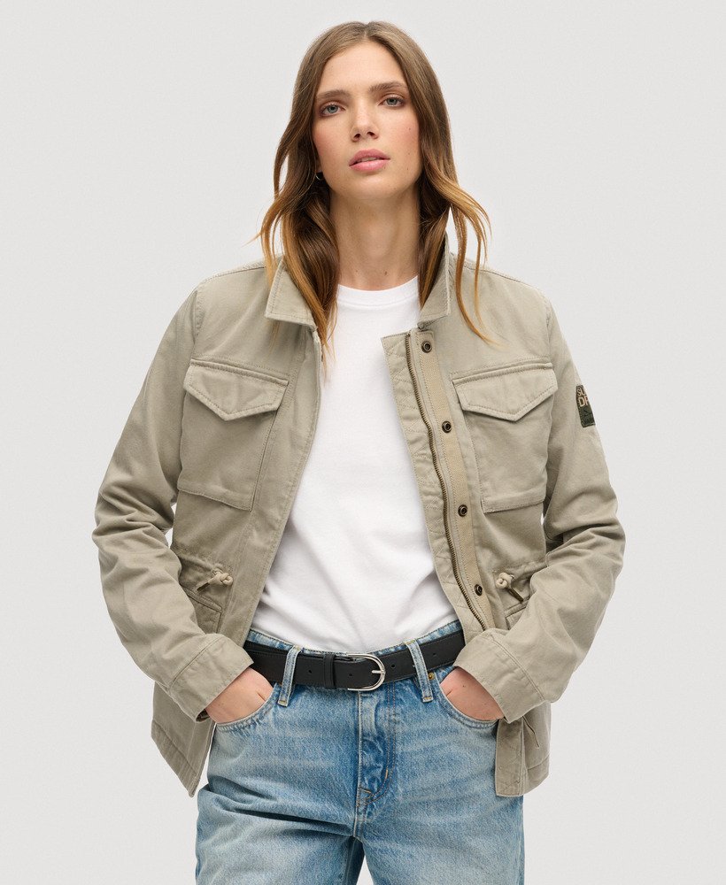 jaqueta militar m65 bordada em cáqui vintage.