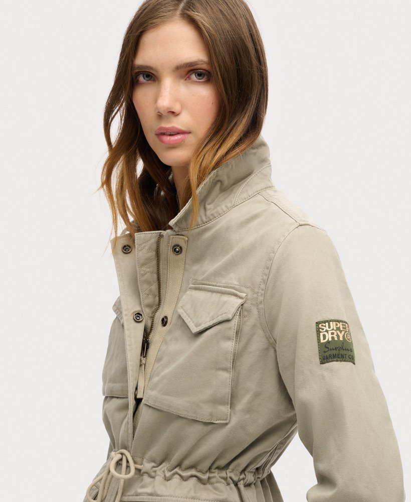 jaqueta militar m65 bordada em cáqui vintage.