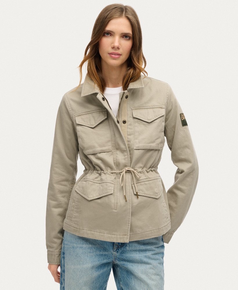 jaqueta militar m65 bordada em cáqui vintage.