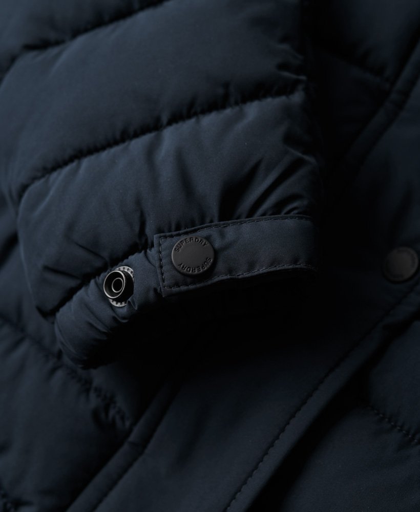 casaco puffer longo com capuz fuji na cor nordic chrome navy.