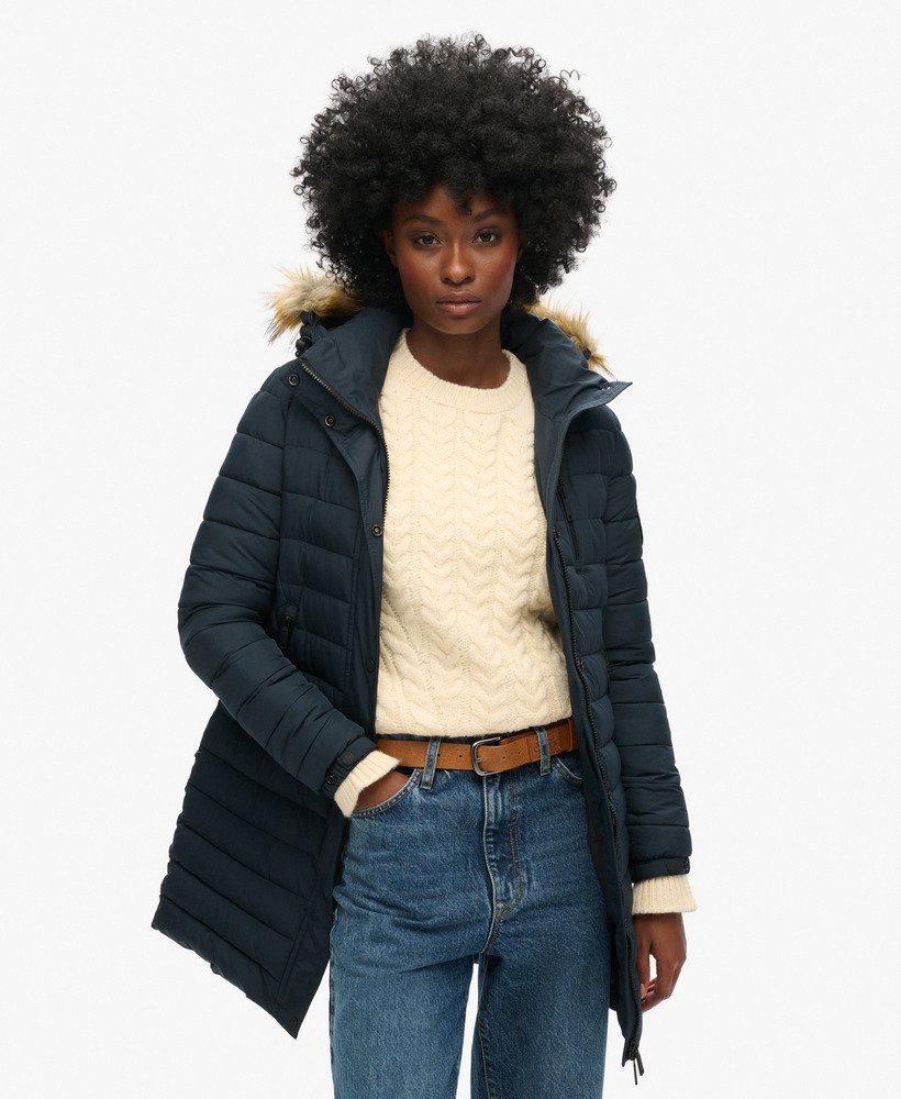casaco puffer de comprimento médio com capuz fuji na cor nordic chrome navy.