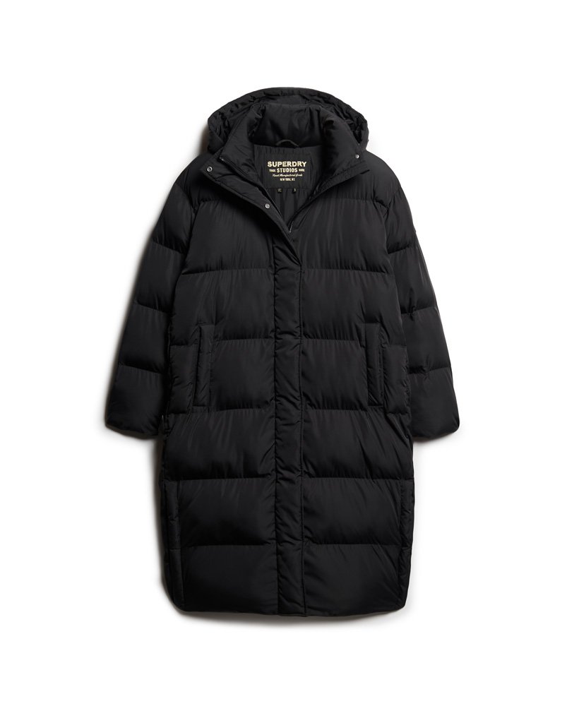 casaco puffer longo com capuz na cor preta.