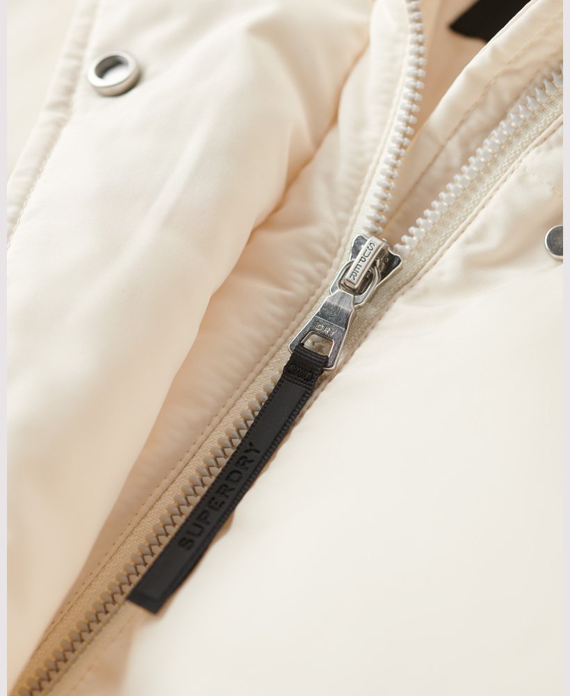 casaco puffer longo com capuz na cor off white