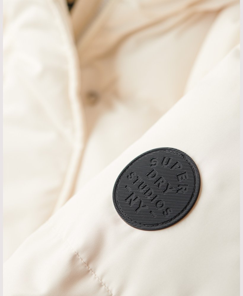 casaco puffer longo com capuz na cor off white