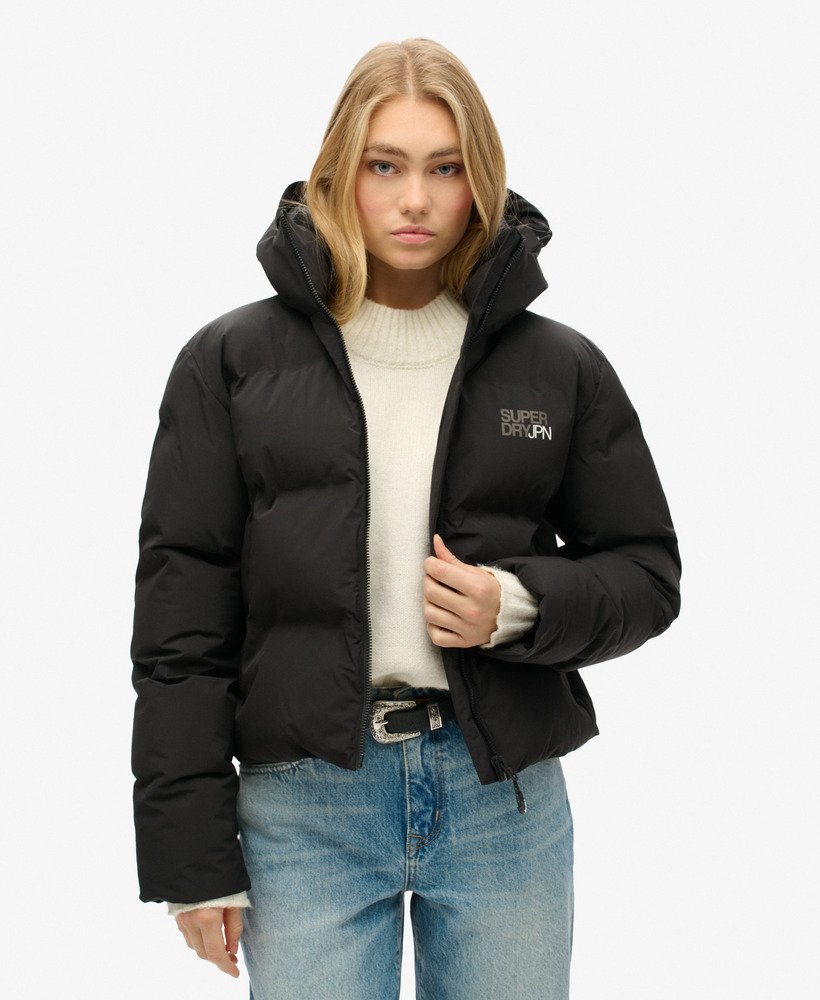 jaqueta puffer boxy com capuz na cor preta.