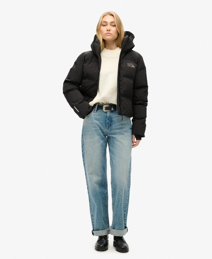jaqueta puffer boxy com capuz na cor preta.