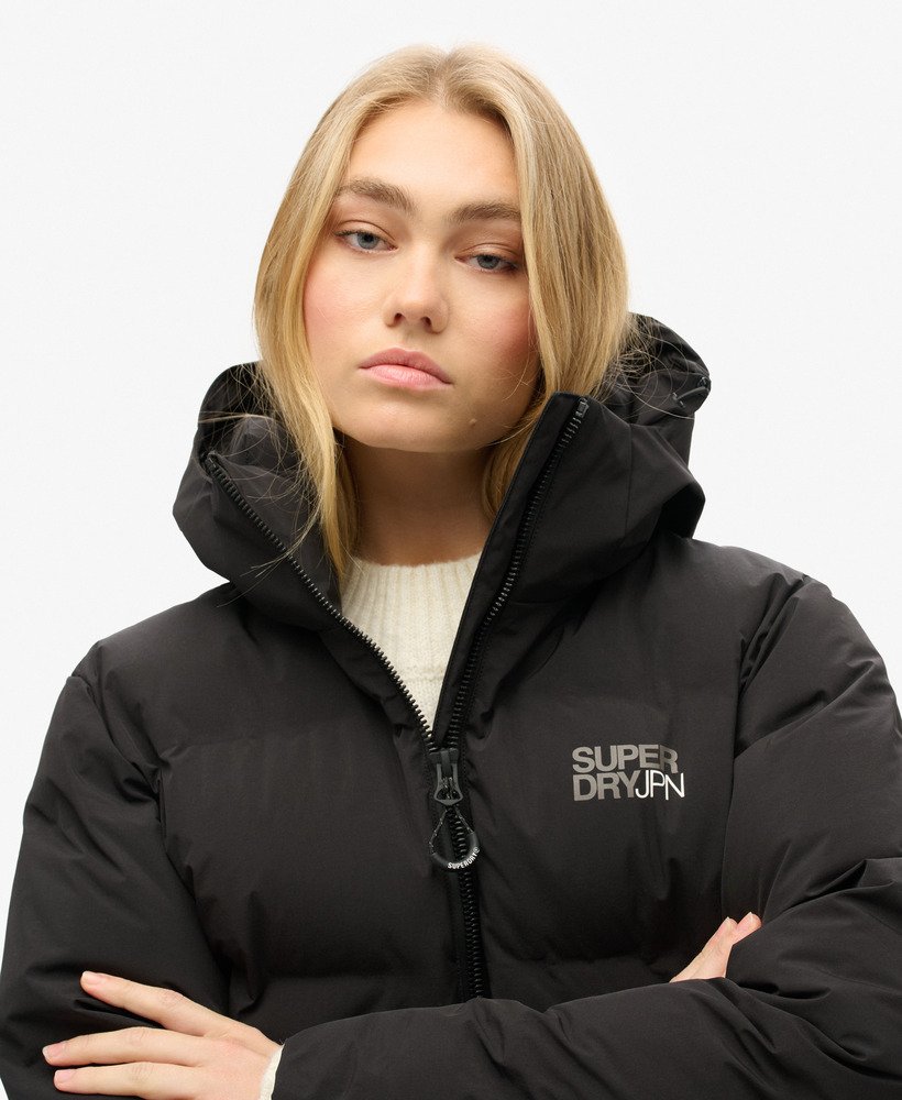 jaqueta puffer boxy com capuz na cor preta.