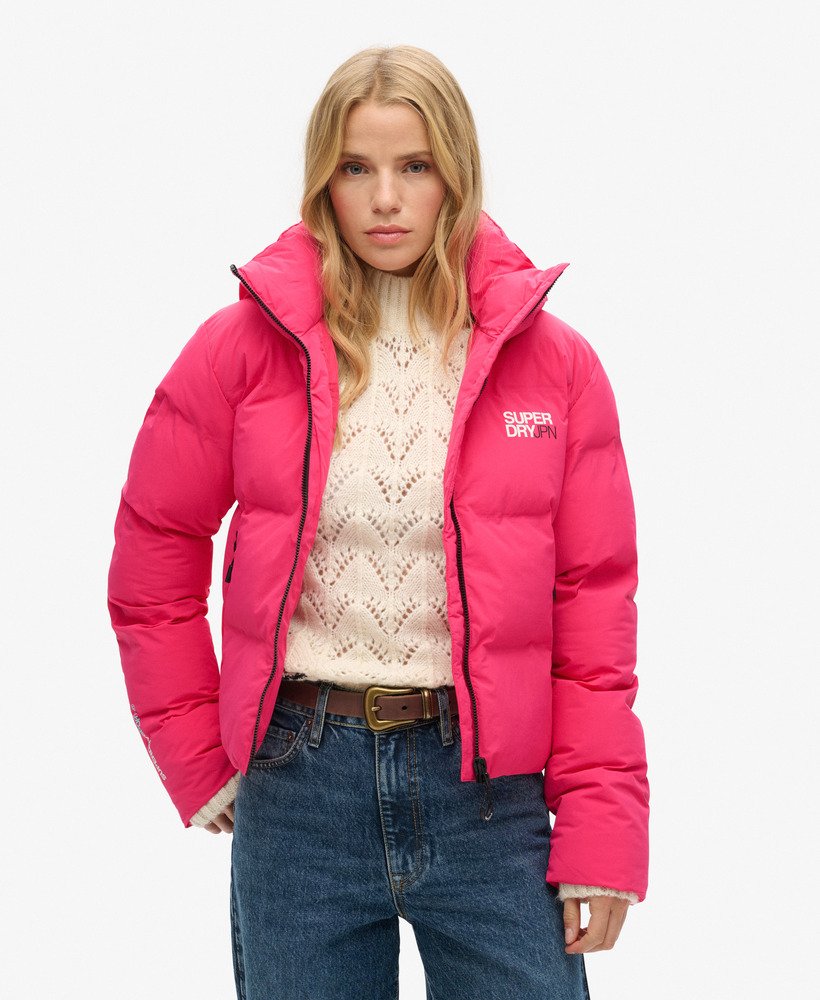 jaqueta puffer boxy com capuz na cor vermelho framboesa