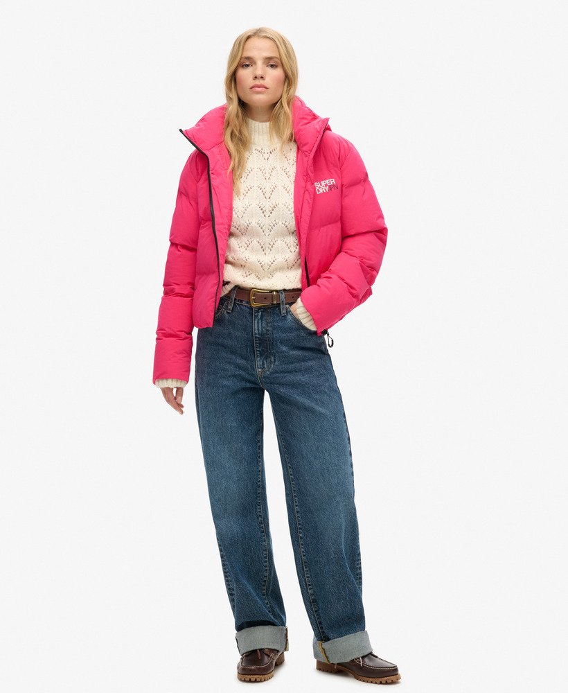 jaqueta puffer boxy com capuz na cor vermelho framboesa