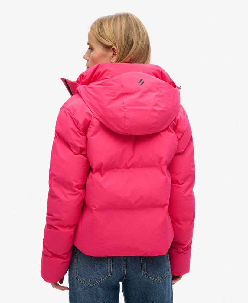 jaqueta puffer boxy com capuz na cor vermelho framboesa