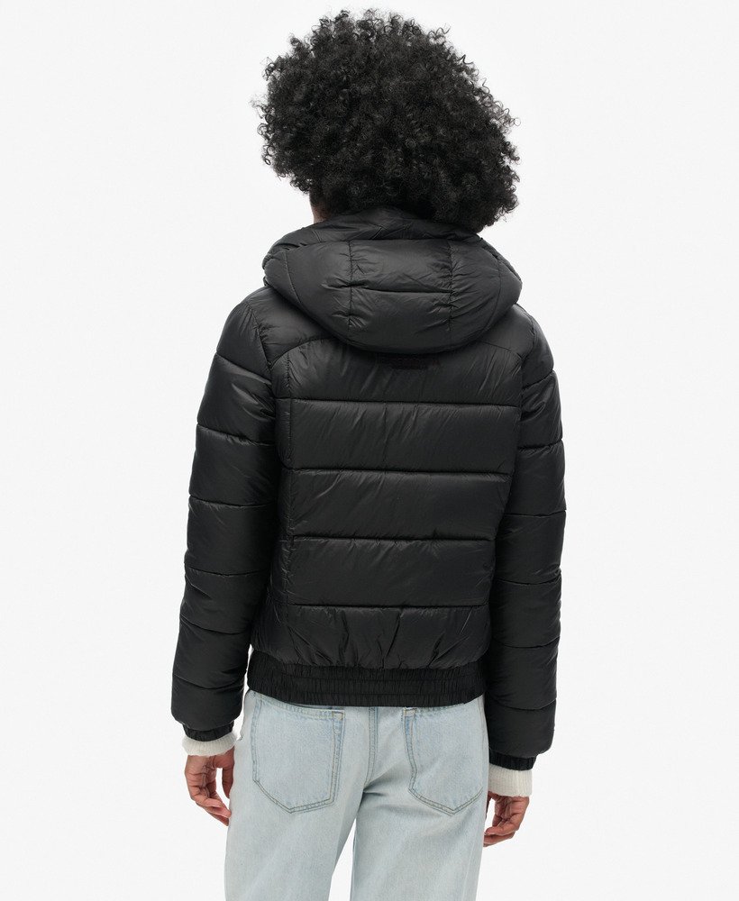 jaqueta bomber esportiva puffer na cor preta.