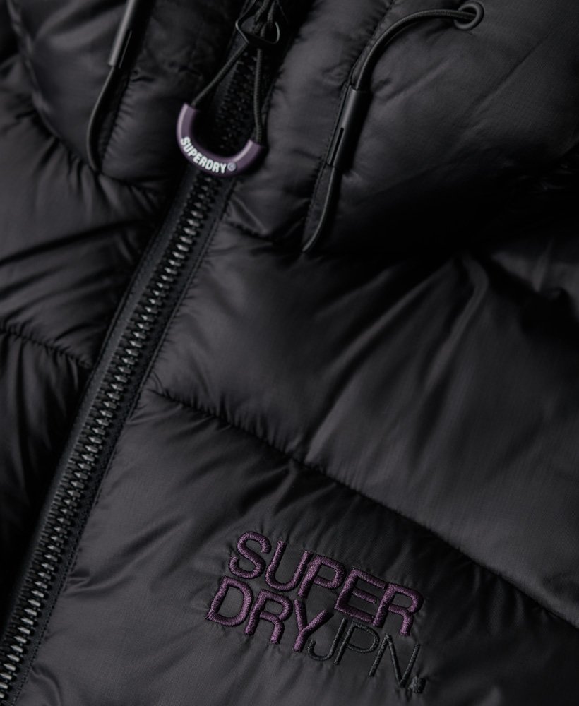 jaqueta bomber esportiva puffer na cor preta.