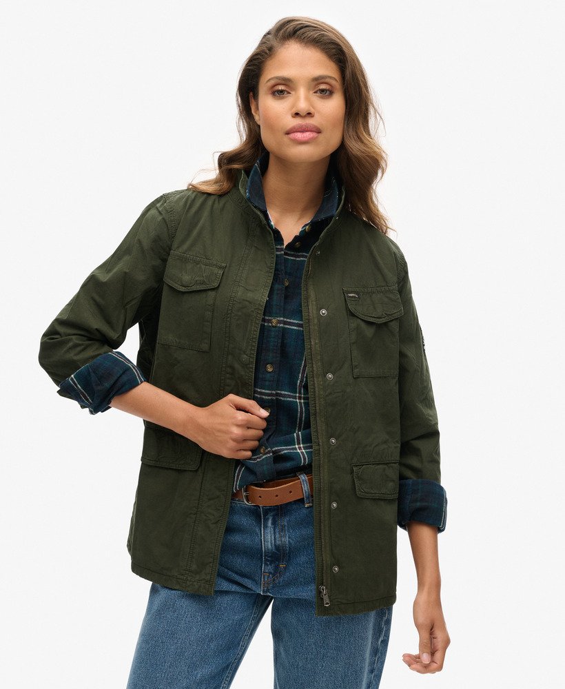 jaqueta militar st. tropez m65 com detalhes na cor verde-oliva excedente de estoque.