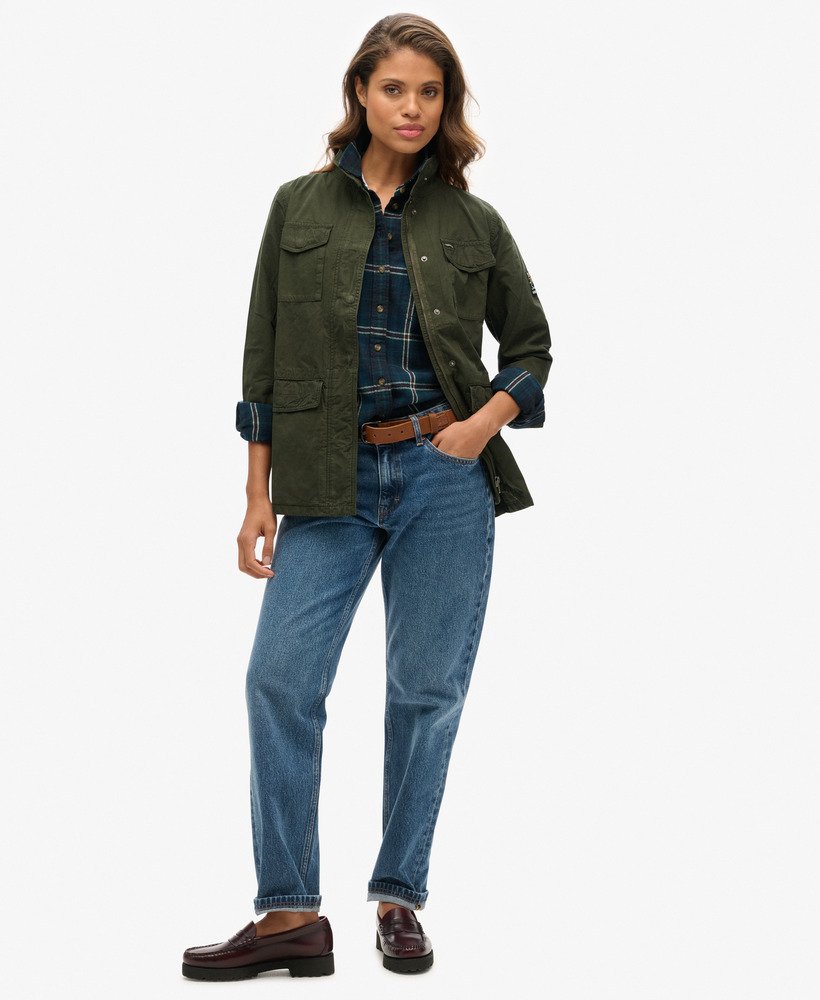 jaqueta militar st. tropez m65 com detalhes na cor verde-oliva excedente de estoque.