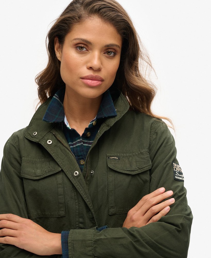 jaqueta militar st. tropez m65 com detalhes na cor verde-oliva excedente de estoque.