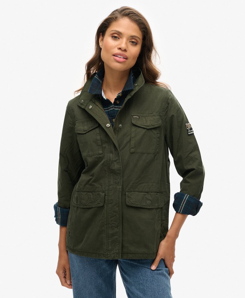 jaqueta militar st. tropez m65 com detalhes na cor verde-oliva excedente de estoque.