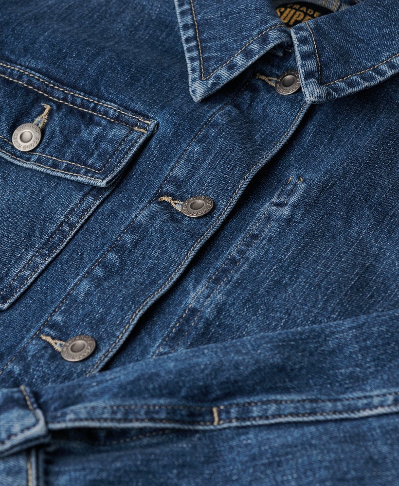jaqueta jeans estilo utilitário na cor azul beverley