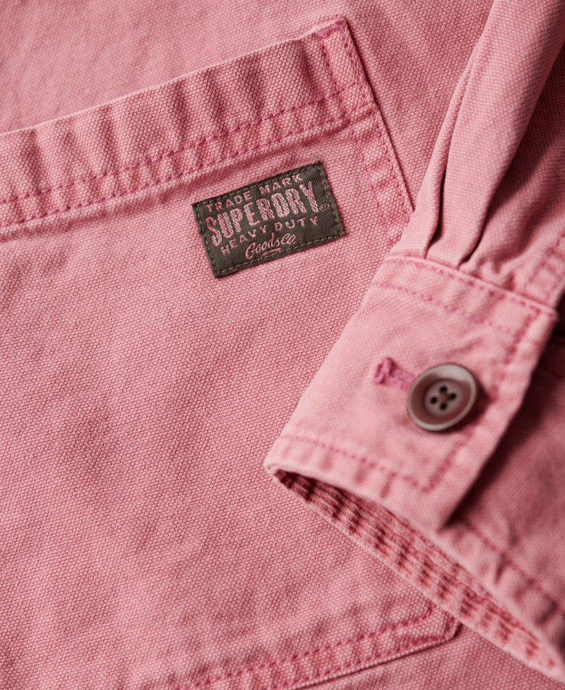 jaqueta utilitária com quatro bolsos na cor rosa antigo.
