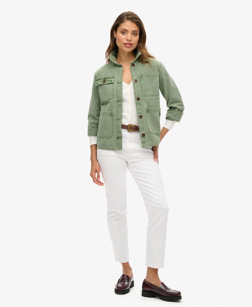 jaqueta utilitária com quatro bolsos na cor verde jade