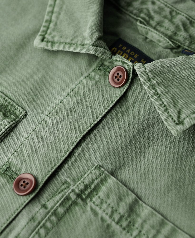 jaqueta utilitária com quatro bolsos na cor verde jade