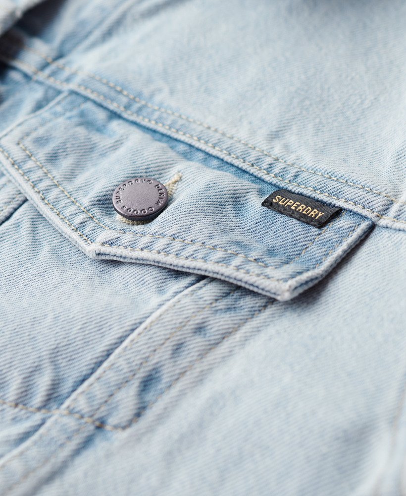 jaqueta jeans bordada estilo trucker na cor echo light vintage