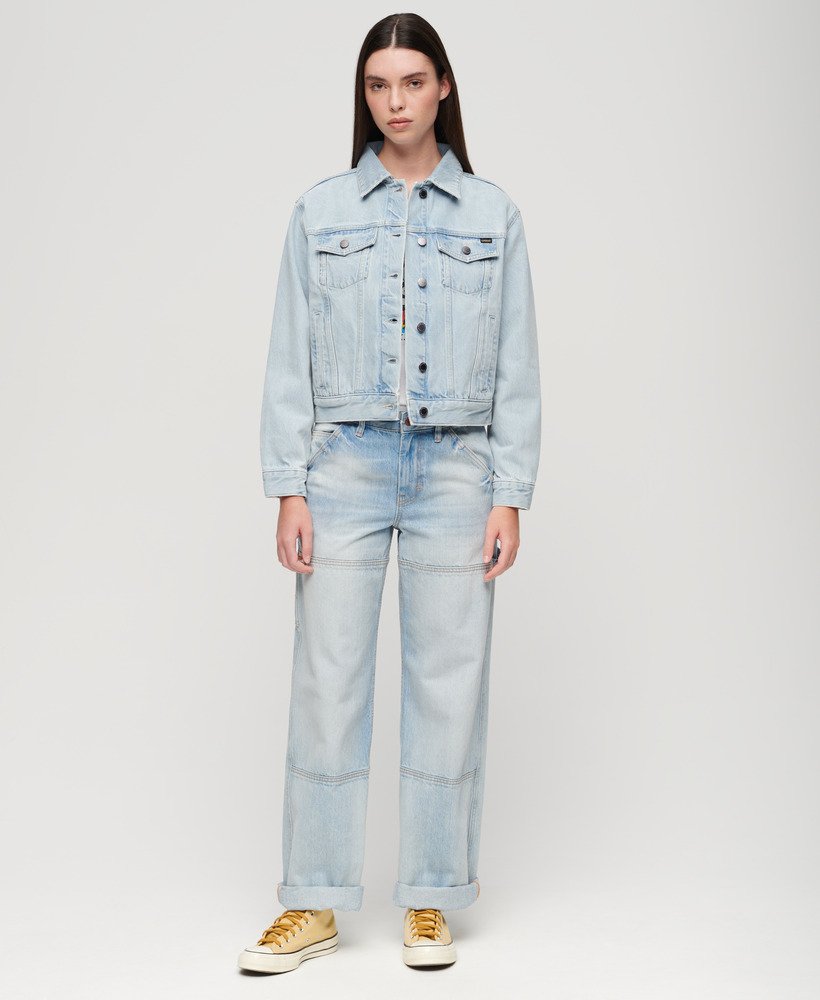 jaqueta jeans bordada estilo trucker na cor echo light vintage