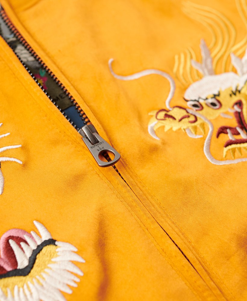 jaqueta bomber bordada suikajan em amarelo ocre dourado