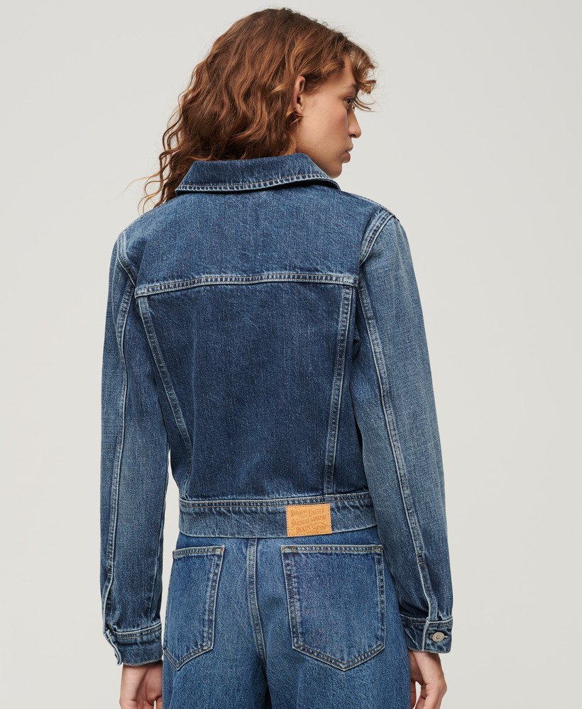 jaqueta jeans slim estilo trucker na cor azul beverley