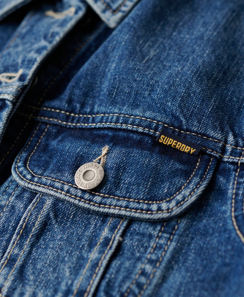 jaqueta jeans slim estilo trucker na cor azul beverley