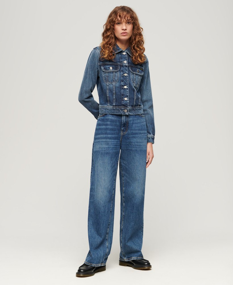 jaqueta jeans slim estilo trucker na cor azul beverley