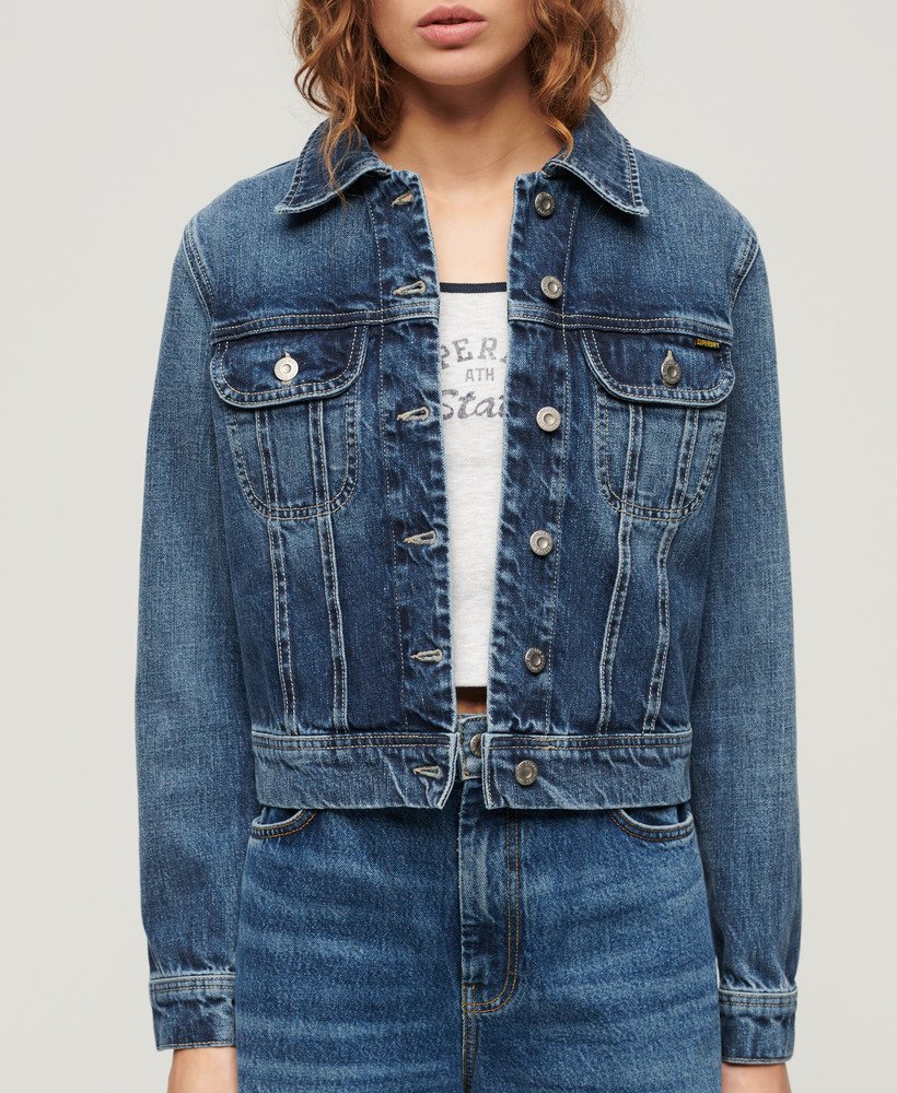 jaqueta jeans slim estilo trucker na cor azul beverley