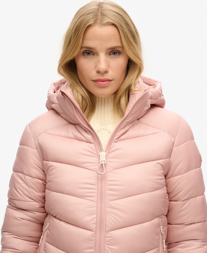 jaqueta acolchoada fuji com capuz na cor rosa blush vintage.