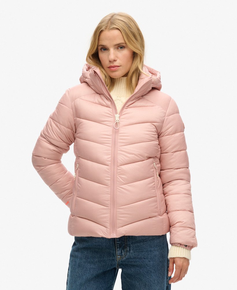 jaqueta acolchoada fuji com capuz na cor rosa blush vintage.