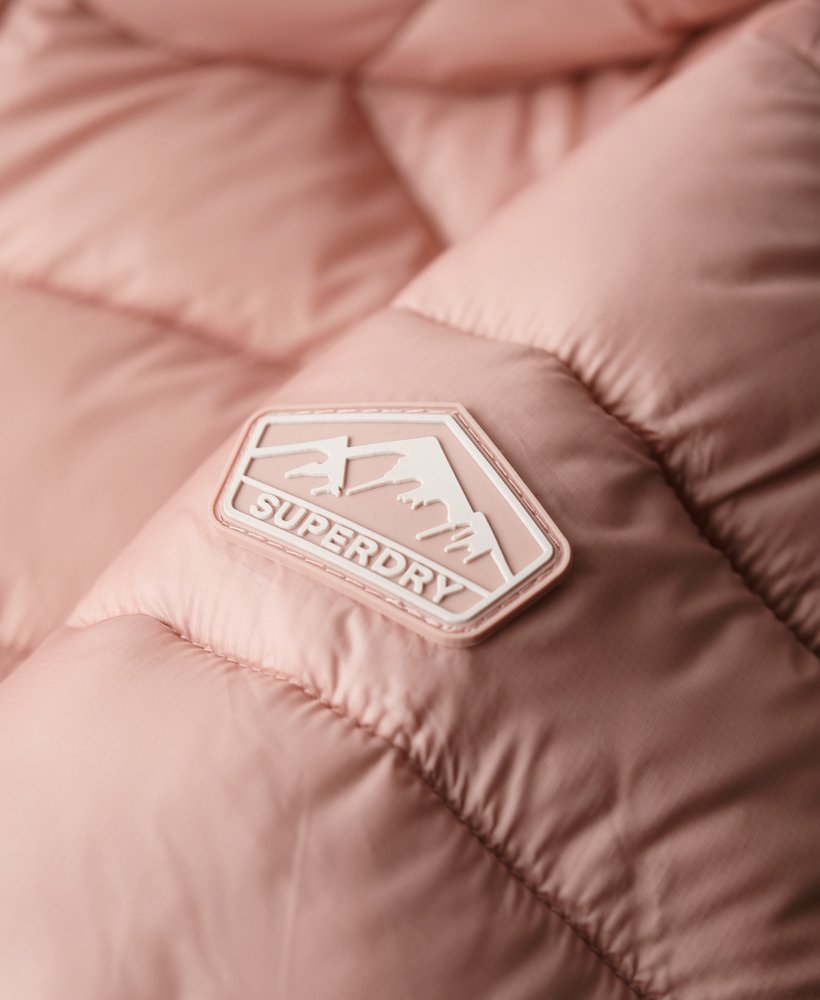 jaqueta acolchoada fuji com capuz na cor rosa blush vintage.